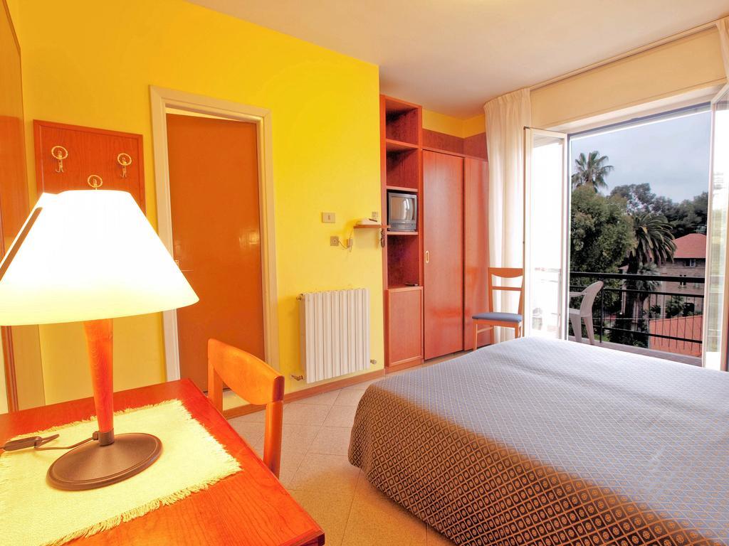 Hotel Capri Diano Marina Zimmer foto